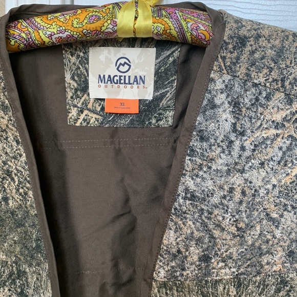 Magellan outdoors vest size xl - Picture 2 of 5